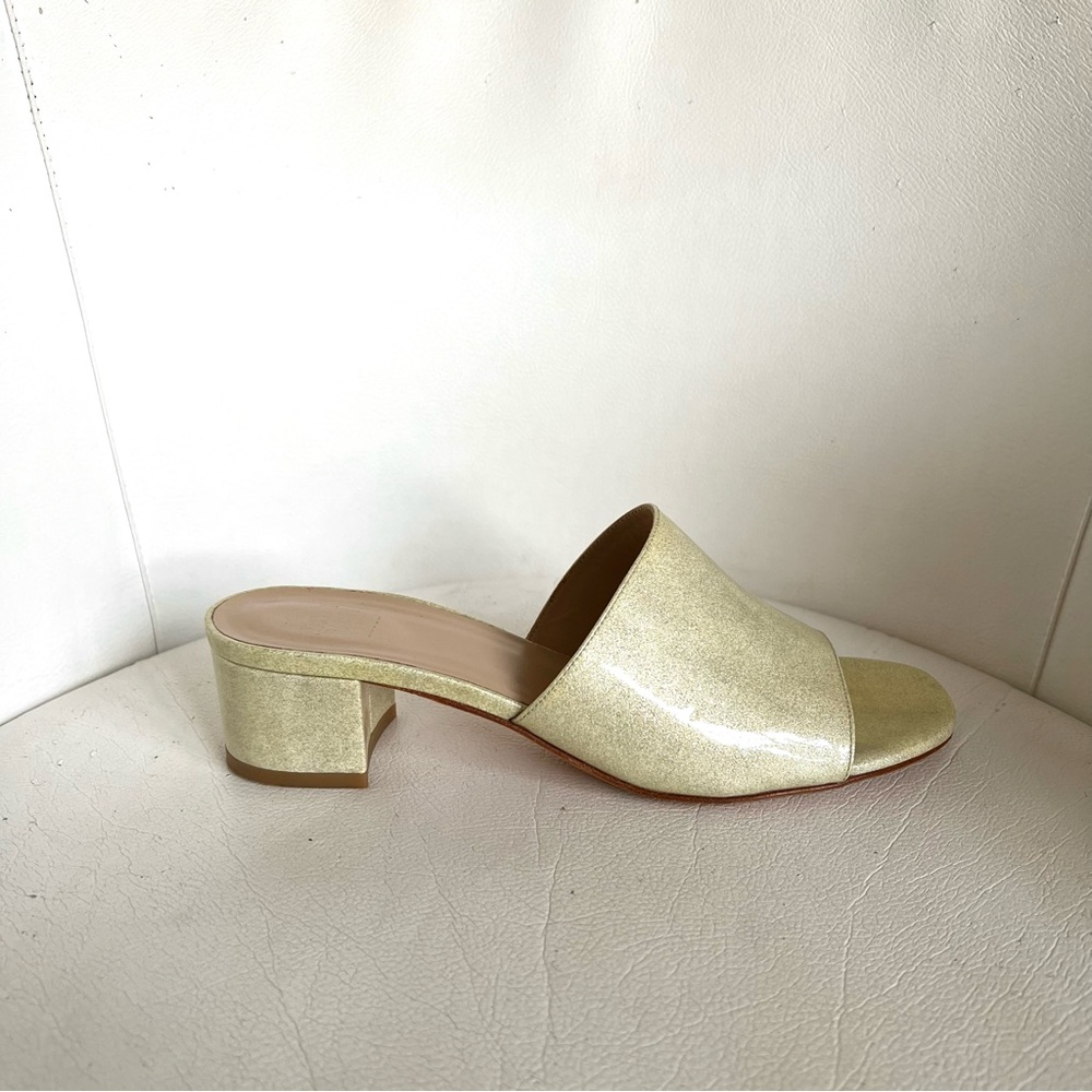 ☆ﾟ･*:.｡.☆

Maryam Nassir Zadeh Patent Leather Slides